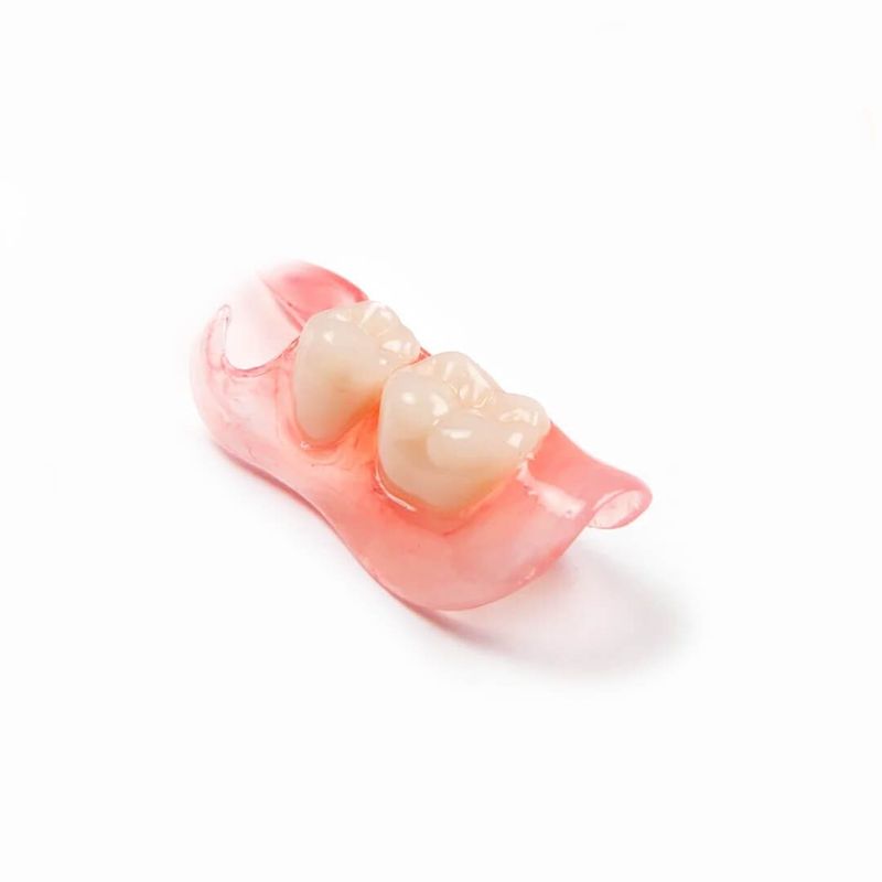 Облегченные съемные зубные протезы (акриловые, нейлоновые) - плюсы и минусы