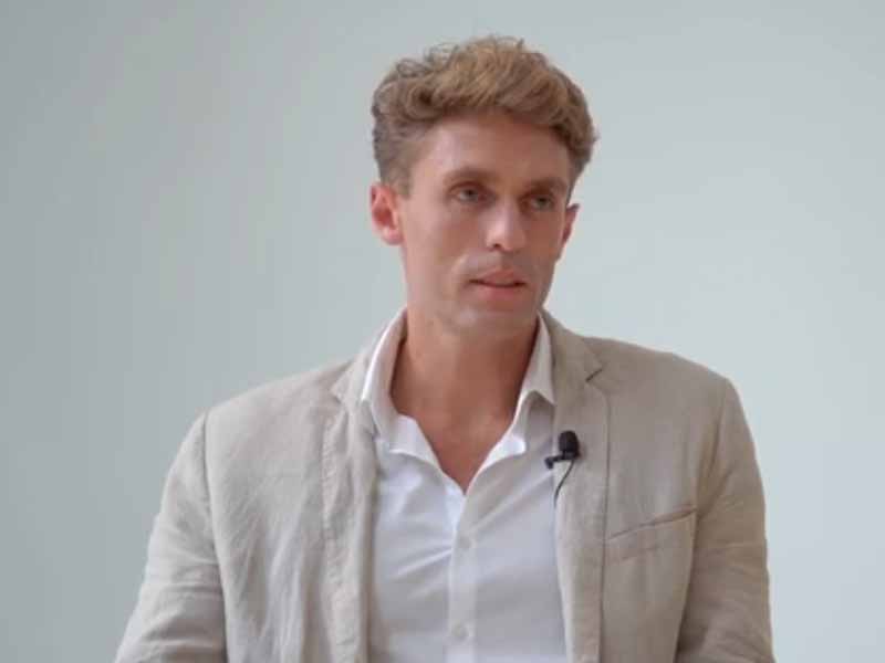 Наш пациент — Максим: «Если я вижу красивую улыбку — это значит, что я встретил человека, носившего брекеты!»